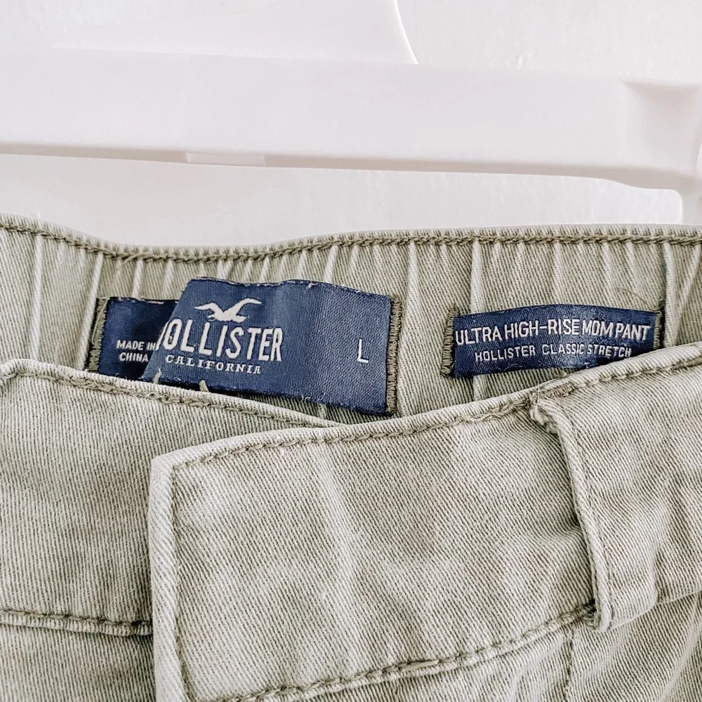 Hollister // Ultra high rise mom utility pants - Picture 2 of 3